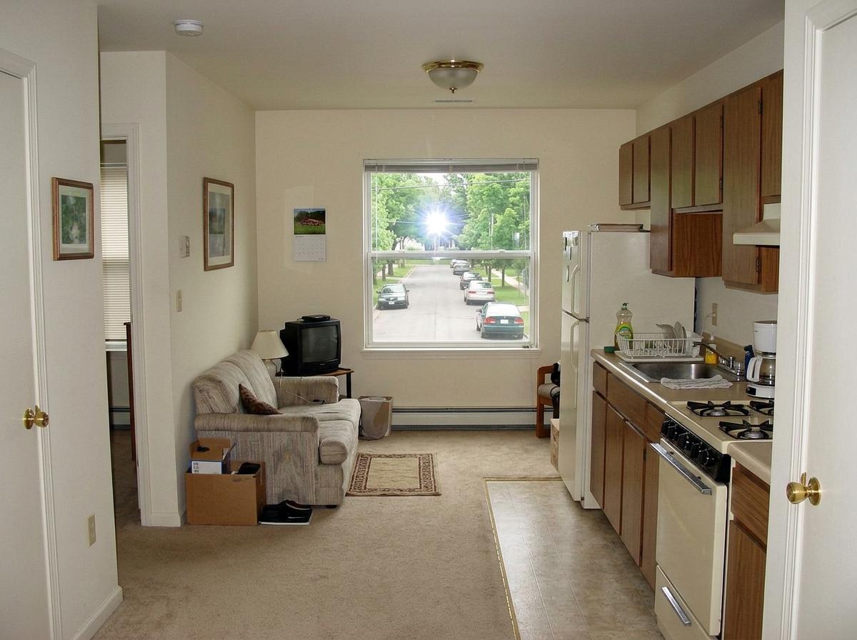 2BR/1BA Near Transit, Stable, Cat OK