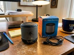 Bluetooth speaker, waterproof, survived a dimensional fold